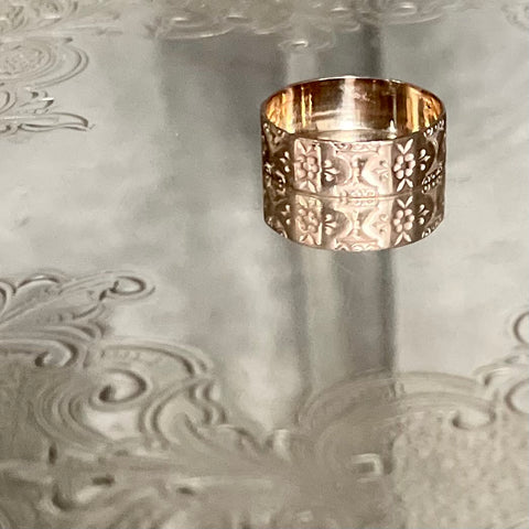 rose gold engraved floral band