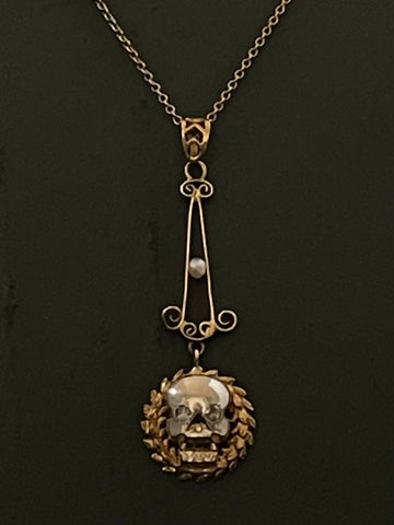 memento mori linear pendant